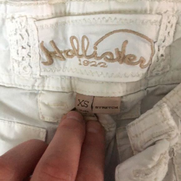 🪷 5/10 🪷 Hollister white shorts stretch in good condition - Picture 3 of 4